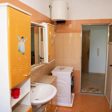 Apartamen Me Qera דירה *