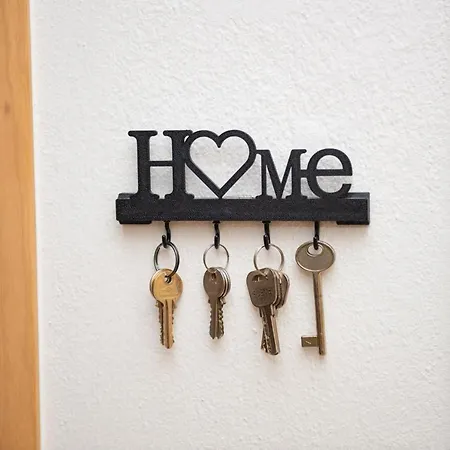 Apartamen Me Qera דירה *