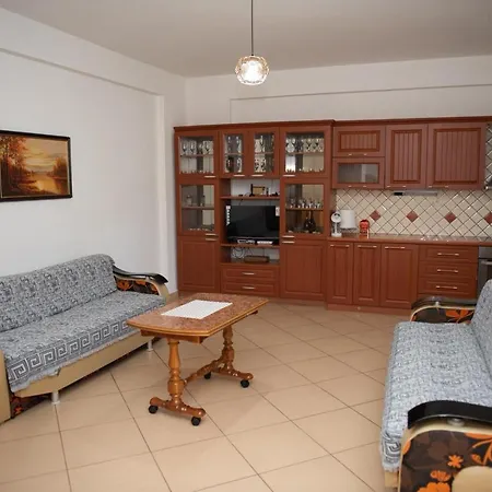 Apartamen Me Qera דירה *