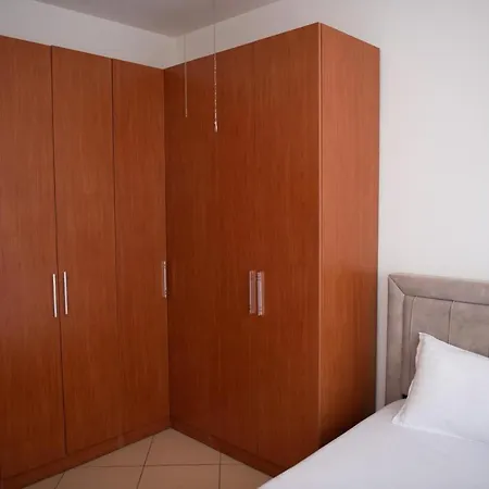 Apartamen Me Qera