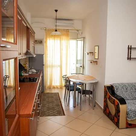 Apartamen Me Qera דירה *