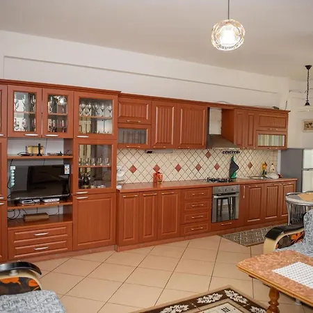 Apartamen Me Qera 아파트 Vlorë